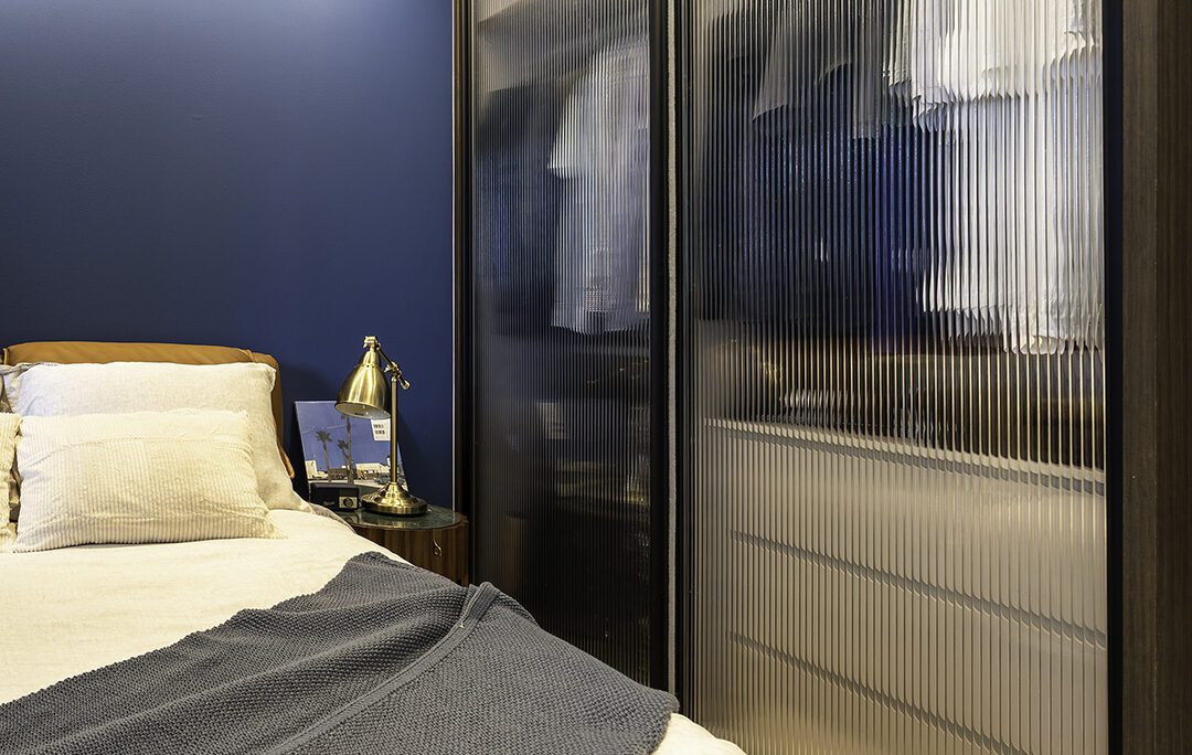 Bedroom-Bed-v1-Right