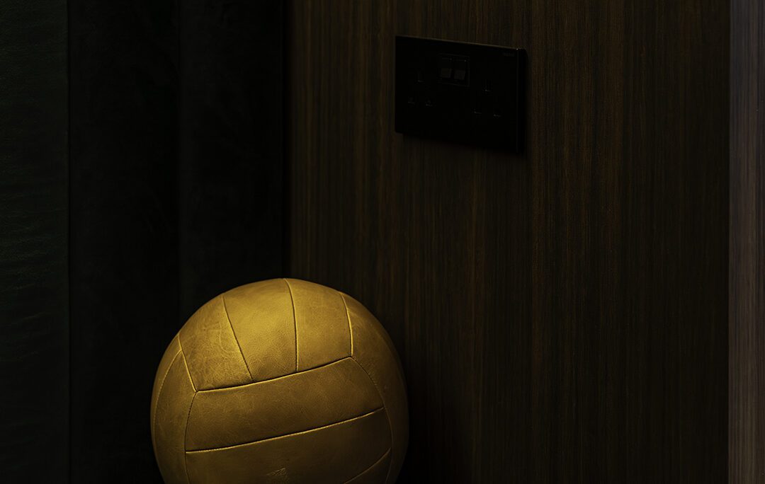 Dining-Details-Ball-On-Bench