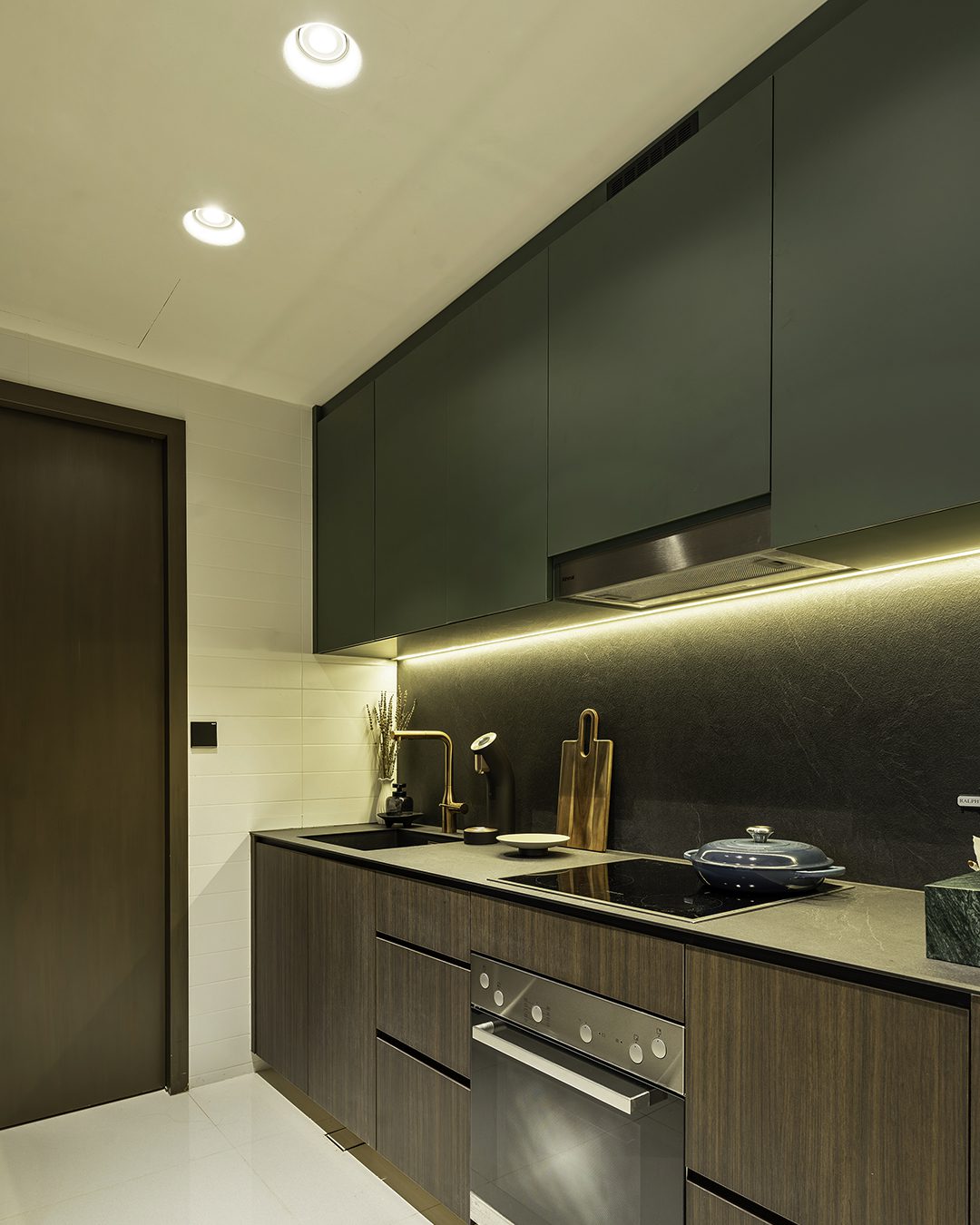 Kitchen-Close-Up-Cabinet-View