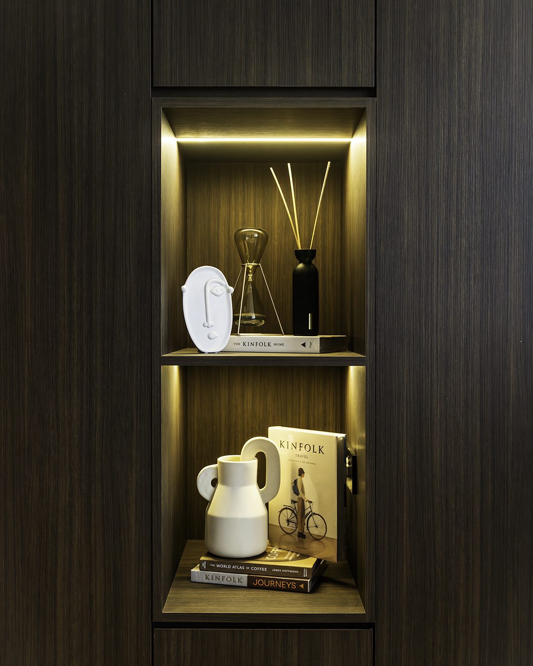 Living-Close-Up-Cabinet-Niche