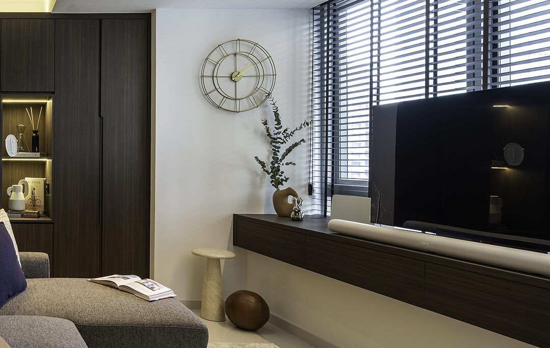 Living-Ultra-Wde-Dining-View-Right